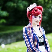 Gabby Young & Other Animals - List pictures