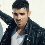 Joe Jonas - List pictures