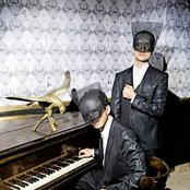 Monarchy - List pictures