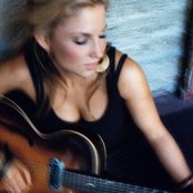 Julie Roberts - List pictures