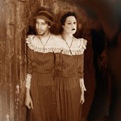 Evelyn Evelyn - List pictures