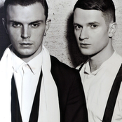 Hurts - List pictures