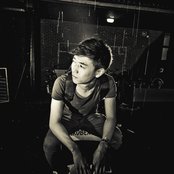 Feint - List pictures