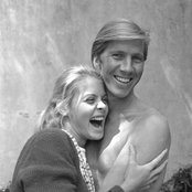 Lewis - List pictures