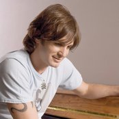 Axel Fernando - List pictures