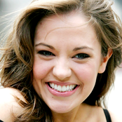 Laura Osnes - List pictures