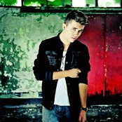 Ian Thomas - List pictures