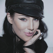 Sophia Somajo - List pictures