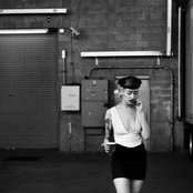 Porcelain Black - List pictures