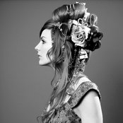 Gabby Young & Other Animals - List pictures