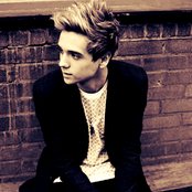 Elyar Fox - List pictures