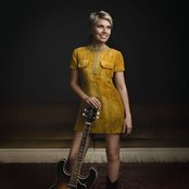 Melinda Schneider - List pictures