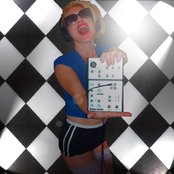 Nina Martine - List pictures