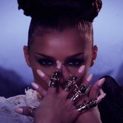 Melody Thornton - List pictures