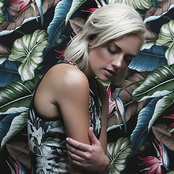 Chelsea Lankes - List pictures