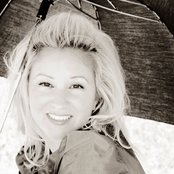 Crystal Lewis - List pictures