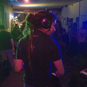 Rocky Leon - List pictures