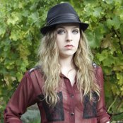 Zz Ward - List pictures