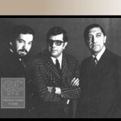 Som Três - List pictures