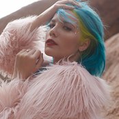Halsey - List pictures