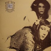 Deux Filles - List pictures