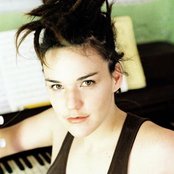 Emily Wells - List pictures