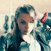 Anouk - List pictures