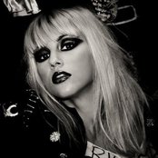 Barb Wire Dolls - List pictures