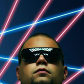 Com Truise - List pictures