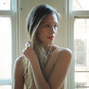 Lia Ices - List pictures