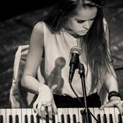 Amanda Mair - List pictures