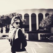 Rozzi Crane - List pictures