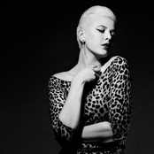 Betty Who - List pictures