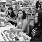 Go Betty Go - List pictures