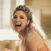 Julie Roberts - List pictures