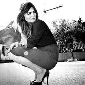 Julia Stone - List pictures