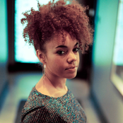 Andreya Triana - List pictures