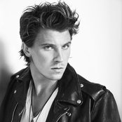 Garrett Hedlund - List pictures