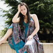 Tara Maclean - List pictures