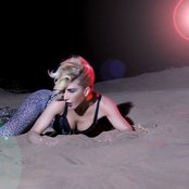 Hande Yener - List pictures