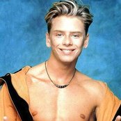 Jeremy Jordan - List pictures