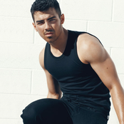 Joe Jonas - List pictures