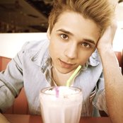 Elyar Fox - List pictures