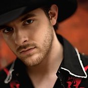 Chris Young - List pictures