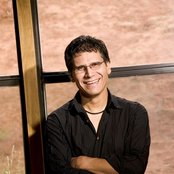 Jesus Adrian Romero - List pictures