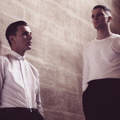 Hurts - List pictures