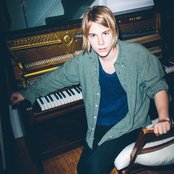 Tom Odell - List pictures