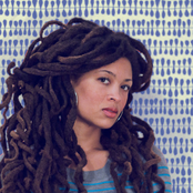 Valerie June - List pictures