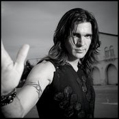 Juanes - List pictures