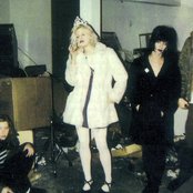 Hole - List pictures